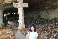 mano_in_cave_church